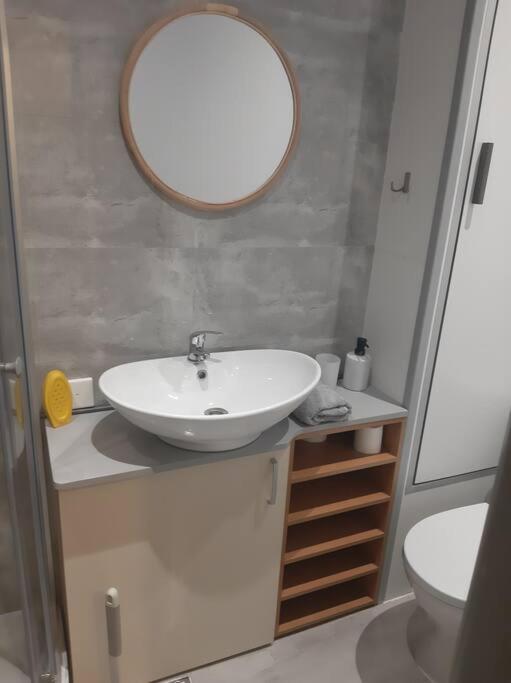 Апартаменты Apartament Komfortowy - W Pelni Wyposazony - Spaceapart Еленя-Гура Экстерьер фото